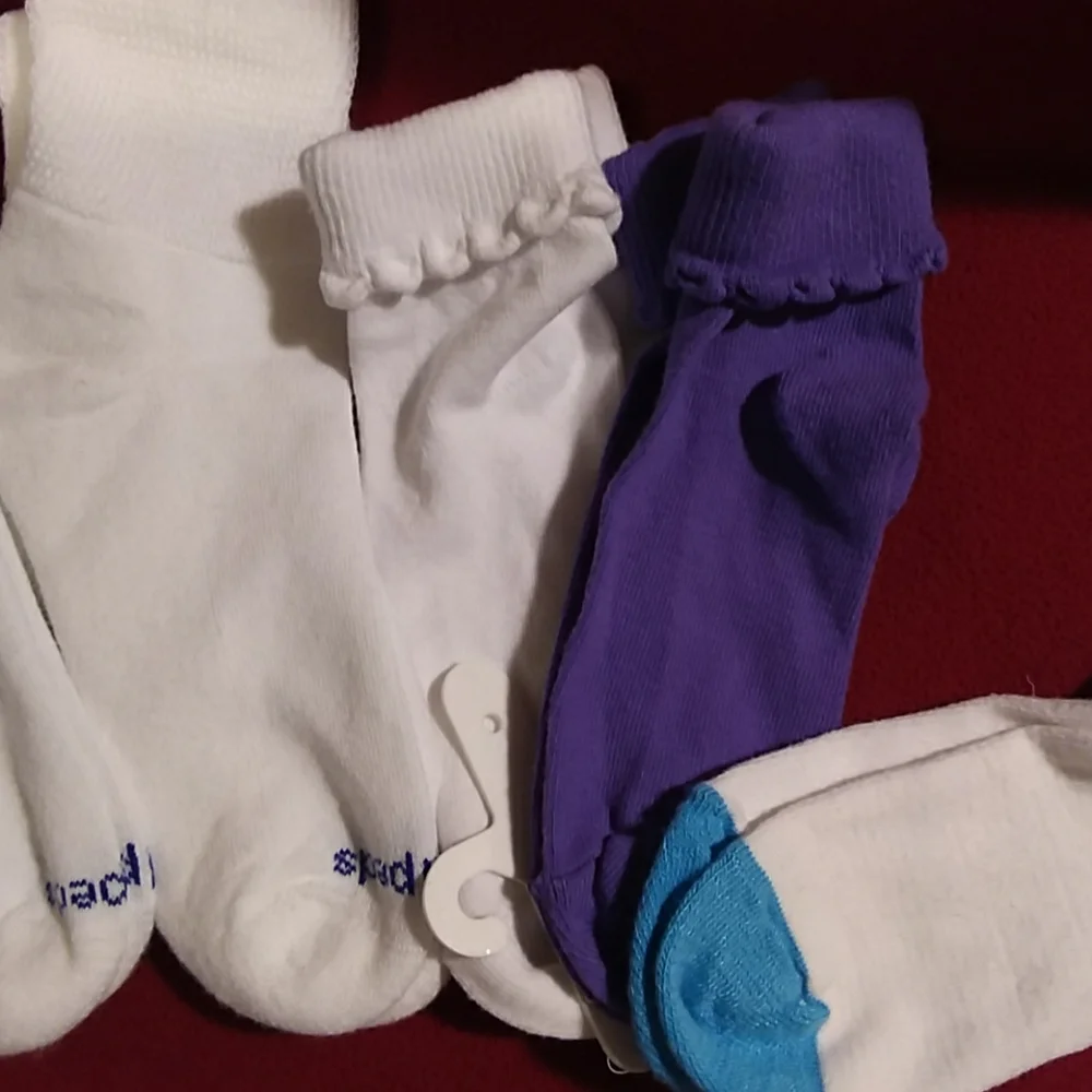 NWOT Youth socks 5 pair